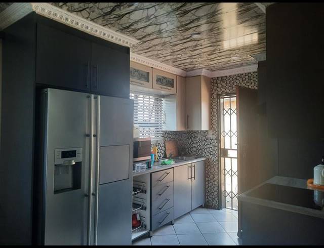 3 BEDROOM HOUSE FOR SALE IN BEVERLY HILLS